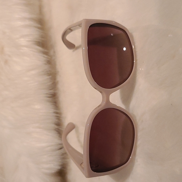 Authentic Burberry Sunglasses - Picture 6 of 11